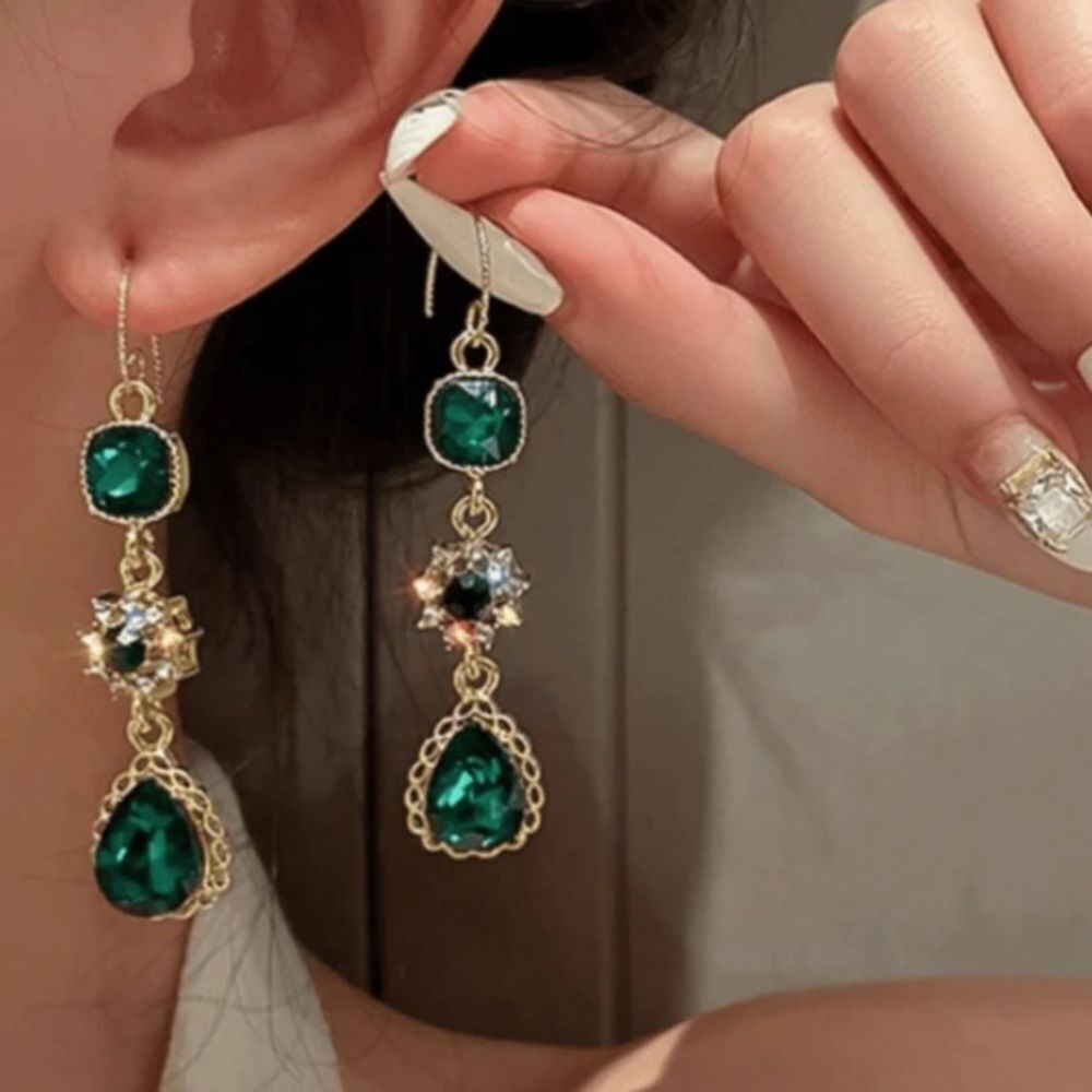 3for$20 1 Pair Elegant Emerald  color Earrings, Glass Crystal High-End